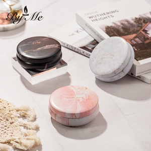 Vela aromática de cera de soja BYME multicolor en lata plana, hecha a mano, pequeña, romántica, de nicho, de alta gama, regalo de recuerdo con fragancia. - Product Image 3