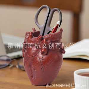Porte-stylo en résine en forme de cœur simulé, ornement de bureau créatif pour la maison, le bureau ou comme cadeau - Product Image 3