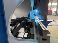 Presse plieuse électrique servo-rigide robuste pour la pliage de tôles de grande épaisseur dans les usines de fabrication