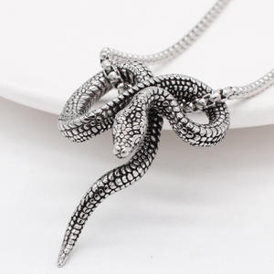 Collana nera gotica con pendente in stile gotico con serpente intrecciato Hip Hop collana di personalità in acciaio inossidabile a forma di Punk - Product Image 2