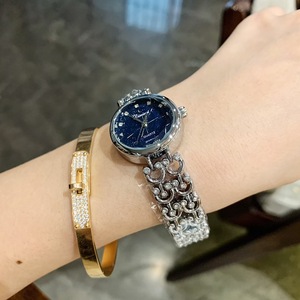 Montre-bracelet de qualité tendance avec bracelet ajouré orné de diamants, design de luxe léger et cadran étoilé - Product Image 4