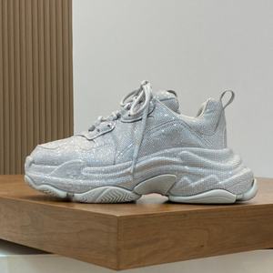 Chaussures plateforme de haute qualité avec diamants incrustés, dotées d'un matériau en maille luxueux, adaptées aux hommes et aux femmes. - Product Image 2