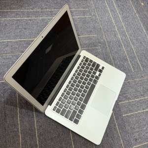 MacBook <span class=keywords><strong>Air</strong></span> <span class=keywords><strong>2017</strong></span> รุ่น A1466 ซีพียู i5 แรม 8GB SSD 256GB คีย์บอร์ดเกาหลี ดูอัลคอร์ ตัวเครื่องโลหะ คุ้มค่าคุ้มราคา แล็ปท็อปมือสอง - Product Image 2