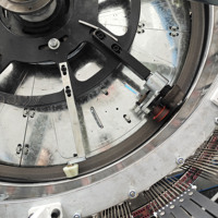 Machine à fabriquer des sacs tissés en plastique à réduction de vibrations avec moteur pour des tâches de tissage continues sur de longues heures