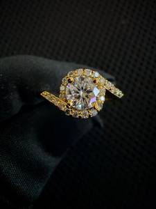 Anillo de compromiso de plata 925 con diamante cultivado en laboratorio, corte ovalado, halo pavé, chapado en oro, joyería de boda para mujer - Product Image 2