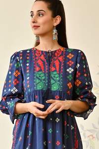 Vêtement ethnique de style indien, nouvelle robe longue Anarkali Kurti pour femmes, imprimée à la main, à carreaux, avec col profond, robe de soirée - Product Image 3