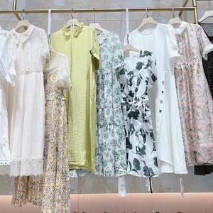 Robes, hauts, t-shirts, pantalons en stock 2024, produits à assortir, vêtements neufs et d'occasion - Product Image 6