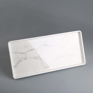 Bandeja Rectangular con Patrón de Mármol, Diseño Moderno de Plástico, Bandeja Decorativa para Mesa de Comedor, Apta para Lavavajillas, Libre de BPA - Product Image 1