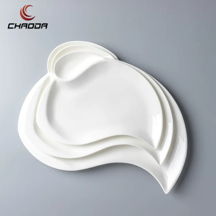 CHAODA Creative ceramic plate dolphin shape porcelain plates modern white 2 compartment ceramic food plates with sauce dishes
