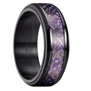 Bague en métal noir avec incrustation violette et motif de dragon celtique, largeur 8 mm, ajustement confortable, unisexe - Product Image 1
