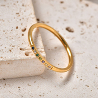 Perhiasan Fashion Berkualitas Grosir, Cincin Tumpuk Elegan Berlapis Emas 18k dari Baja Anti Karat dengan Inlay Zirkon Warna-warni untuk Wanita