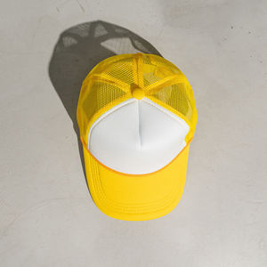 Casquette Trucker Sportive 6 Panneaux Personnalisable en Gros, Perforée au Laser, 100% Polyester Velours et Maille, Casquette Vierge en Stock - Product Image 4