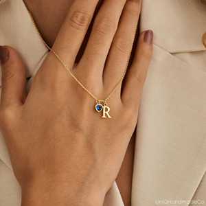 Collier personnalisé avec pendentif en forme de <span class=keywords><strong>c</strong></span>œur en pierre de naissance plaqué or en acier inoxydable avec initiale alphabétique <span class=keywords><strong>pour</strong></span> femmes - Product Image 3