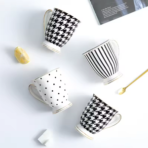 Magnifique tasse à café en céramique nordique de 400 ml, style dessin animé, à rayures et pois noirs, compatible lave-vaisselle et micro-ondes, idéale pour les cadeaux d'affaires et les moments de détente. - Product Image 1