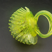 Bague lumineuse LED clignotante en forme de gelée, fourrure et picots, pour le Nouvel An, en TPR, cadeau fantaisie pour enfants et adultes