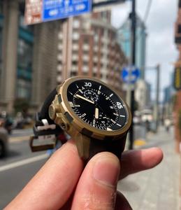 Montres mécaniques de haute qualité avec un design tendance, fonction calendrier très demandée et cadre doré - Product Image 3