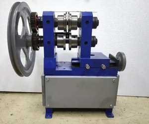 Machine de coupe de bande pour tube de bijoux formant la machine - Product Image 1