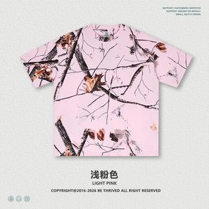 Camiseta de hombre con logo personalizado, peso medio, estampado completo, algodón y poliéster, cuello redondo, estampado gráfico de camuflaje Real Tree, corte holgado. - Product Image 3