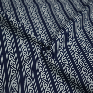 Superventas Floral Indigo Blue Print Dabu Batik Fabric Algodón versátil para niñas Camisas Cortinas Decoración para el hogar - Product Image 1