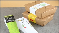 Boîte auto-élevante en papier kraft brun avec logo en relief, impression offset CMYK, design personnalisé, emballage alimentaire, matériaux recyclés