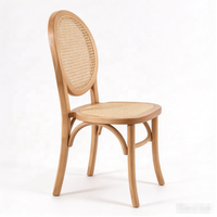 Chaise de salle à manger ovale en bois massif nordique avec dossier en rotin tressé, style vintage français naturel pour événements de mariage