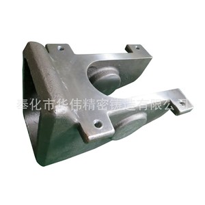 Pièce en acier moulé de précision pour machines de construction avec trou fileté et conception à bride - Product Image 5