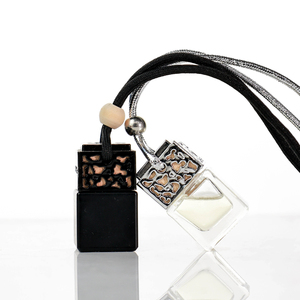 Kübik Özel Renkli 10ml Cam Araç Kokusu Çift Kullanımlı Klipsli Asılabilir Oda Kokusu Şişesi Vidalı Kapaklı Kare Şekilli Oje Yağı İçin - Product Image 4