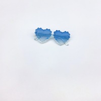 Vente en gros de lunettes de soleil mode pour tout-petits en forme de cœur jolies lunettes pour bébés filles et enfants couleur bonbon lunettes de soleil en forme de cœur