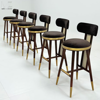 Chaise de bar en velours de luxe de style nordique, tabouret en rotin en bois massif, tabouret de bar moderne minimaliste pour comptoir de cuisine avec embouts en métal doré
