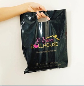 Bolsas de regalo de boutique de compras minoristas impresas de lujo bolsa de plástico embalaje de ropa personalizado bolsa troquelada de plástico con logotipos para negocios - Product Image 2