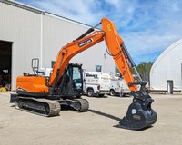 Prix Réduit – Engin de Terrassement DX140LC-7K, Excavatrice Compacte sur Chenilles DEVELON de 14 Tonnes et 0,51 m³ pour le Dragage de Rivières et les Projets de Zones Humides