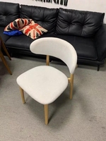 Chaise de salle à manger moderne en bois de frêne blanc, dossier incurvé avec revêtement en lin texturé, idéale pour salle à manger, table d'appoint de cuisine