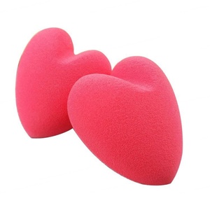 Éponge de maquillage en forme de cœur 3D rose sans latex pour fond de teint, applicateur de beauté Love Puff OEM - Product Image 1