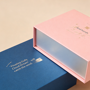 Innovativa Scatola Regalo Rettangolare in Carta con Design Pieghevole, Chiusura Magnetica ed Efficienza di Imballaggio Piatto per Artigiani - Product Image 1