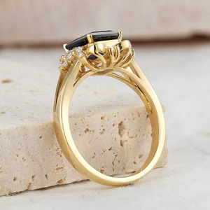 Anello con Gemma Blu per Donne, Gioiello Elegante e di Lusso per le Dita - Product Image 5