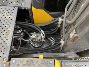 Excavatrice d'occasion VOLVO EC210 en excellent état, multifonctionnelle, haute stabilité, performances élevées, comprend moteur, PLC, pompe à engrenages - Product Image 3