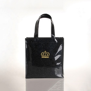 <span class=keywords><strong>Borse</strong></span> Tote in Vinile PVC Nero Lucido Glitterato Vendita Calda Borsa Impermeabile Personalizzata per Shopping con Stampa Metallica Dorata - Product Image 2