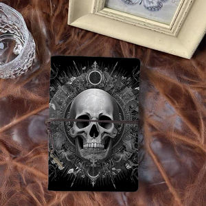 A6 Cuaderno Vintage hecho a mano con cierre de corbata Papel extraíble Regalo de <span class=keywords><strong>cumpleaños</strong></span> perfecto para el amigo del primo con calavera con Orna - Product Image 1