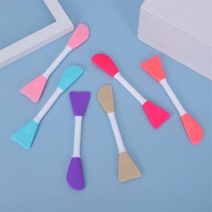 Strumento Facciale in Silicone Portatile Due in Uno, Spazzola per Pulizia dei Pori e Massaggio, Spatola per Miscelare Maschere, Accessorio di Bellezza - Product Image 4