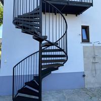 Escalier en colimaçon extérieur de luxe pour améliorer l'esthétique de votre jardin, avec un aspect élégant et une fabrication sur mesure