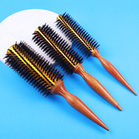 Brosse à cheveux hybride en nylon sanglier avec logo personnalisé pour démêler la palette ronde de style manche en bois à double poils flexible pour le séchage par soufflage