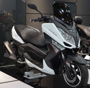 Nuevos Scooters T9 2025: Motocicleta Scooter de Carreras de 5000W para Adultos - Product Image 5