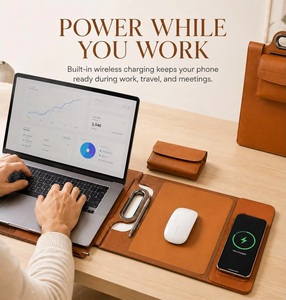 กระเป๋าใส่แล็ปท็อปพร้อมที่ชาร์จไร้สาย แผ่นรองเมาส์ ชาร์จเร็ว 15W Qi สำหรับโทรศัพท์และหูฟัง 2 อุปกรณ์  ซองใส่แล็ปท็อปหนัง PU บางเฉียบ รับผลิตแบบ OEM ODM - Product Image 2