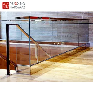 "Langlebiges und stilvolles U-Kanal-Geländer auf Aluminium basis für Ihren Außenbereich" Balkon deckdach Rahmenloses Glas geländer Handlauf