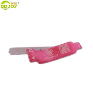 Party Entrance Custom Reflective Wristband Free Sample One Time Pvc Bracelets BANGLES Accept CustomerのLogo Plastic OEM 100個