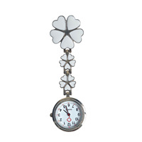 NYY Montre infirmière à double couche, motif trèfle à quatre feuilles porte-bonheur, avec broche médicale, pour infirmière, médecin, étudiant