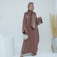 Nouvelle Abaya Dubai Modeste en Polyester Brillant à Capuche Une Pièce 2024 Robe Musulmane pour Femmes avec Hijab Intégré