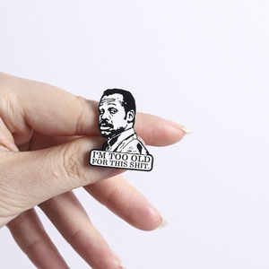 Broche de esmalte con diseño de camiseta 'I Am Too Old for This', estilo película de <span class=keywords><strong>comedia</strong></span>, crimen y acción, de detectives, insignia de solapa, regalo de joyería para amigos - Product Image 4