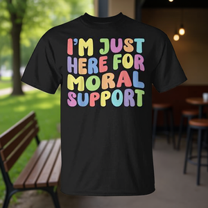 Estoy aquí solo por el apoyo moral, camiseta con humor sarcástico - Product Image 3