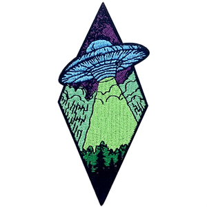 Patch brodé OVNI sur les montagnes, forme irrégulière, appliqué en tissu à coudre, décoration en feutre non tissé - Product Image 1